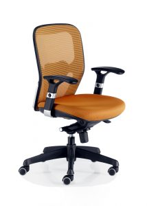 Sillas Boston mecanizado sincro con brazos regulables asiento tapizado respaldo en malla color naranja